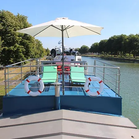 Botel Spits-lucie 2*